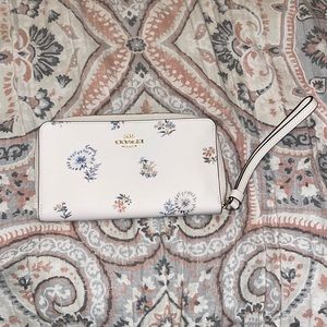 coach floral clutch